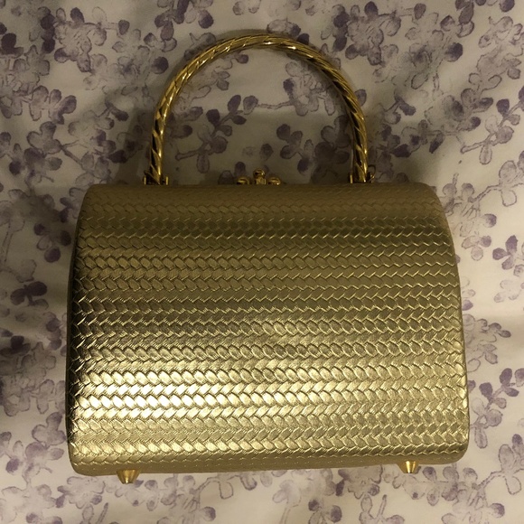 Gold fancy clutch purse - Picture 1 of 3